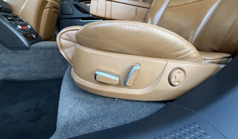 
								AUDI A8L pilns									