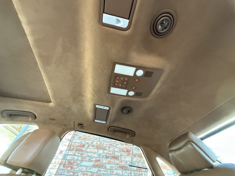 
								AUDI A8L pilns									
