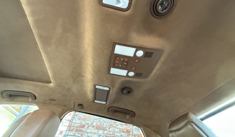 
								AUDI A8L pilns									