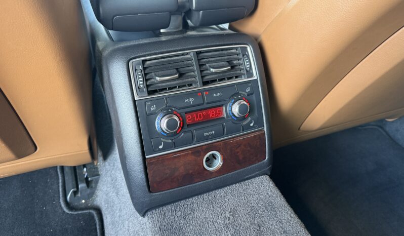 
								AUDI A8L pilns									