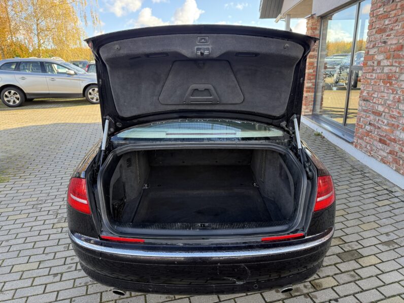 
								AUDI A8L pilns									