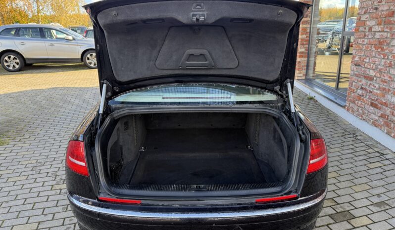 
								AUDI A8L pilns									