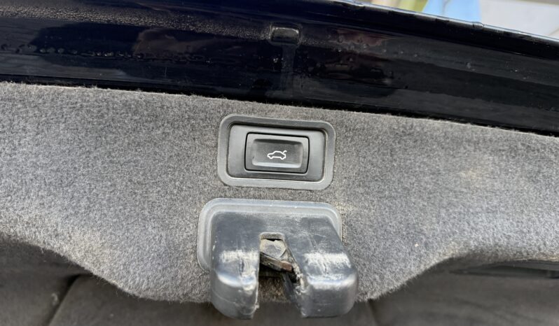 
								AUDI A8L pilns									