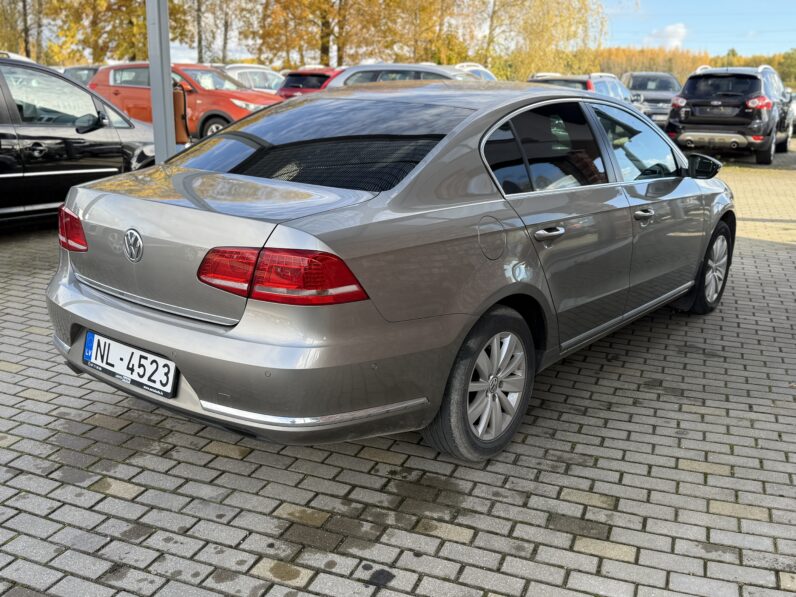 
								VW PASSAT pilns									