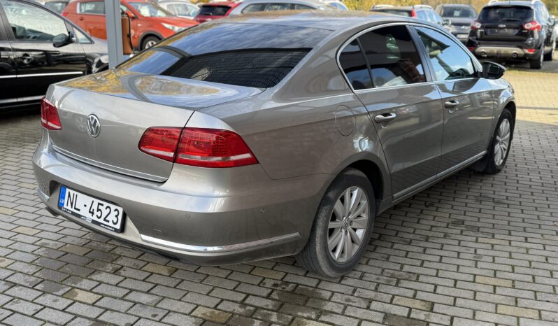 
								VW PASSAT pilns									