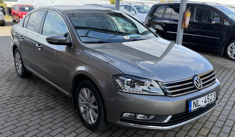 
								VW PASSAT pilns									