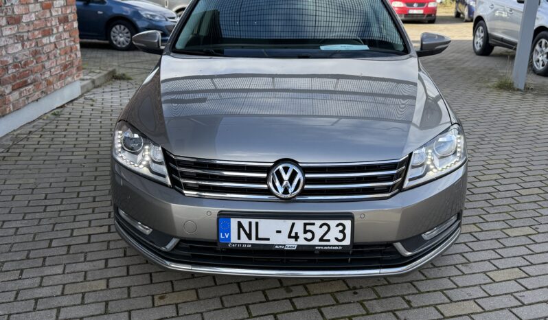
								VW PASSAT pilns									