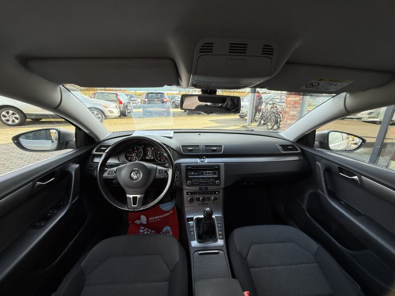 
								VW PASSAT pilns									