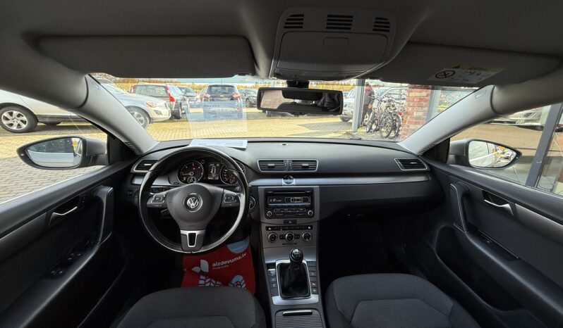 
								VW PASSAT pilns									