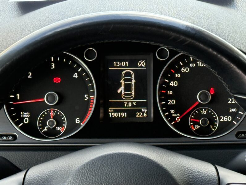 
								VW PASSAT pilns									