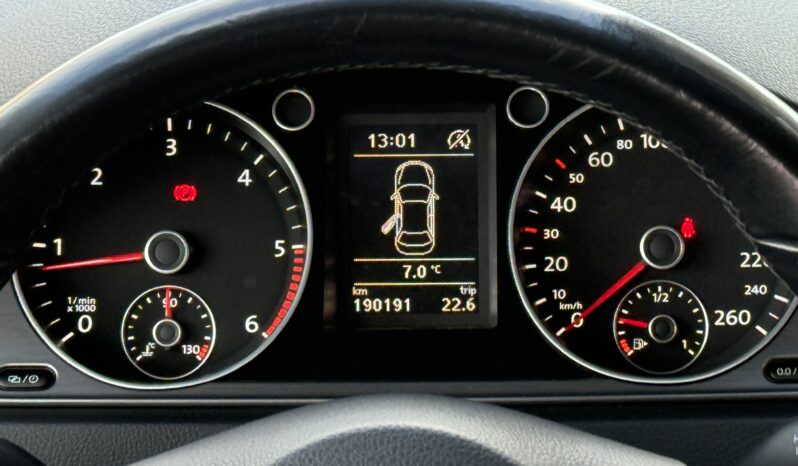 
								VW PASSAT pilns									