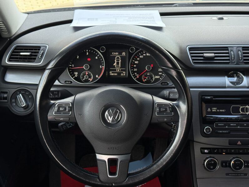 
								VW PASSAT pilns									