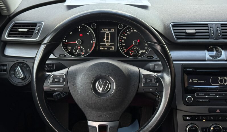
								VW PASSAT pilns									