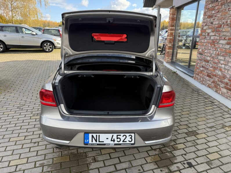 
								VW PASSAT pilns									