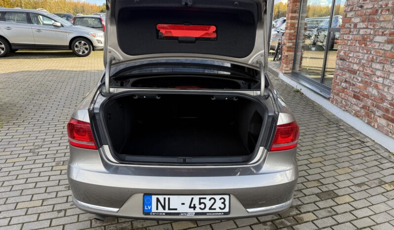
								VW PASSAT pilns									
