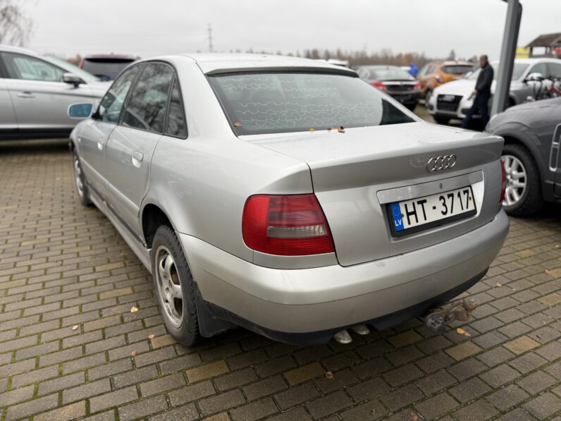 
								AUDI A4 pilns									