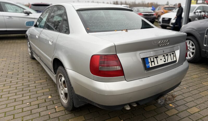 
								AUDI A4 pilns									