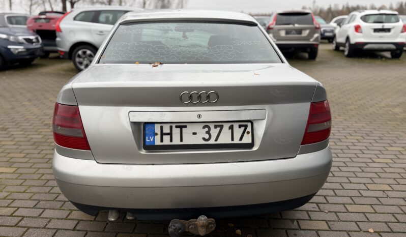 
								AUDI A4 pilns									