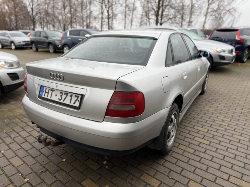 
								AUDI A4 pilns									