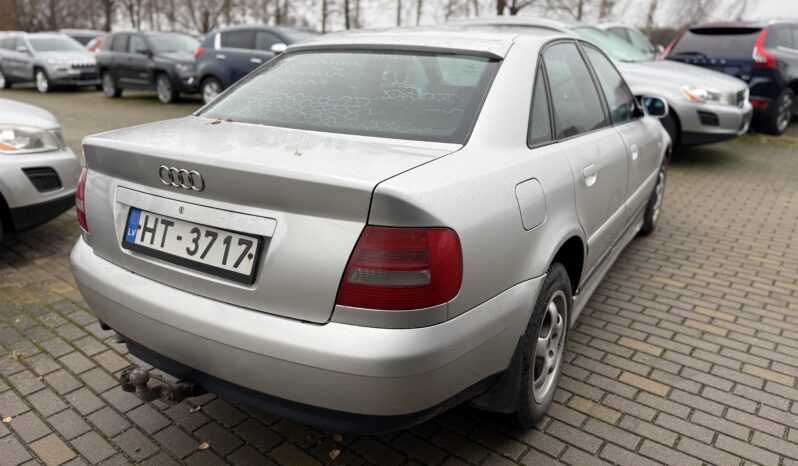 
								AUDI A4 pilns									