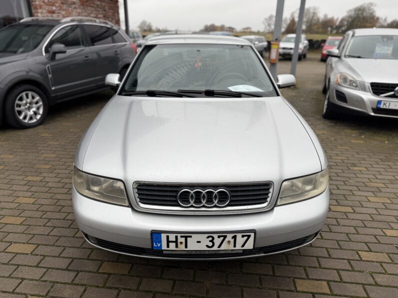 
								AUDI A4 pilns									