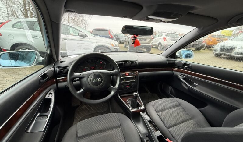 
								AUDI A4 pilns									