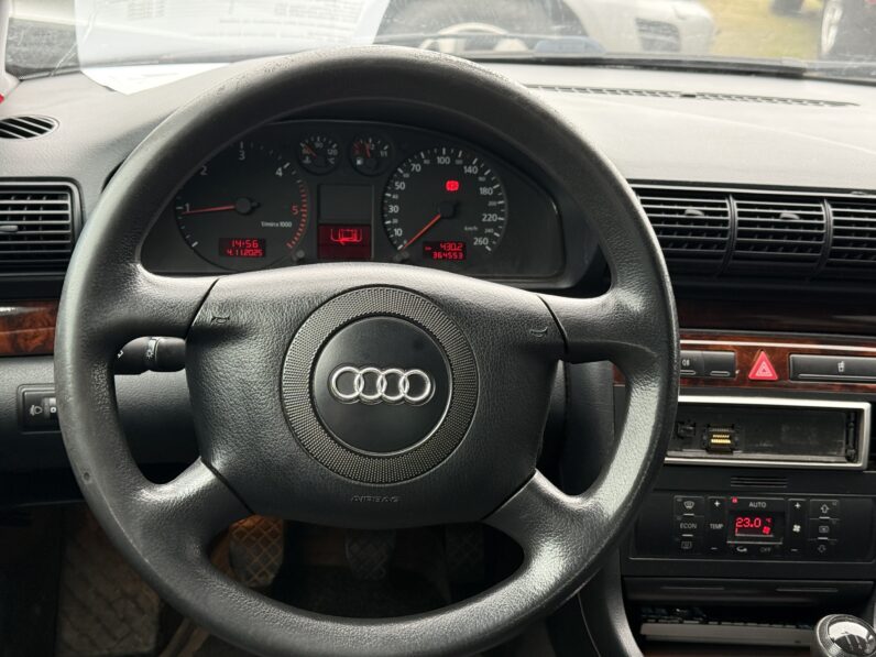 
								AUDI A4 pilns									