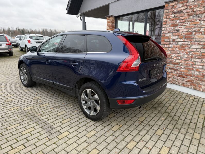 
								VOLVO XC60 pilns									
