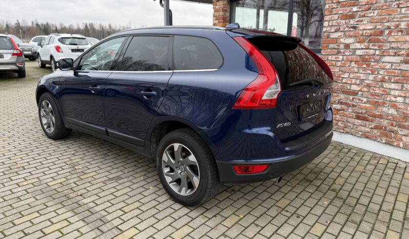 
								VOLVO XC60 pilns									