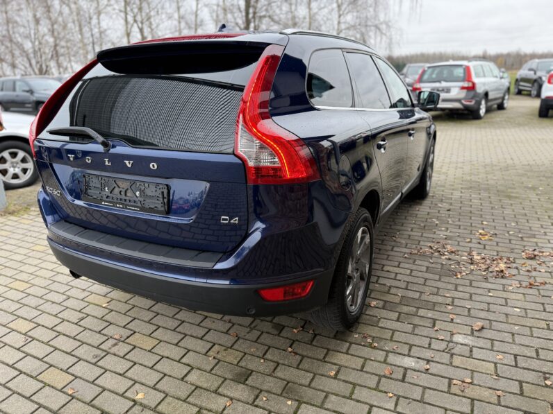 
								VOLVO XC60 pilns									