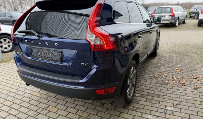 
								VOLVO XC60 pilns									