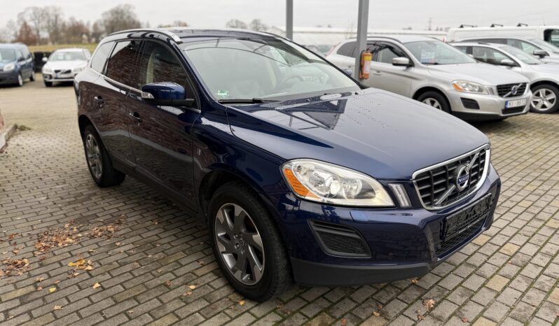 
								VOLVO XC60 pilns									