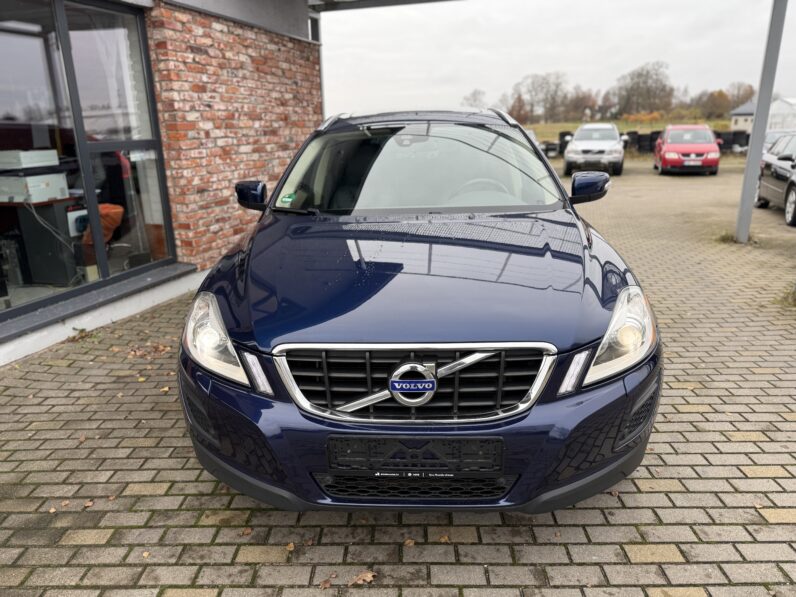 
								VOLVO XC60 pilns									