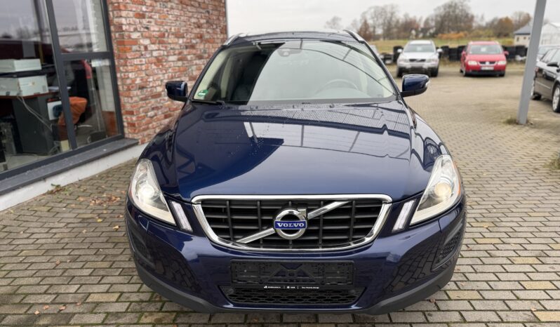 
								VOLVO XC60 pilns									