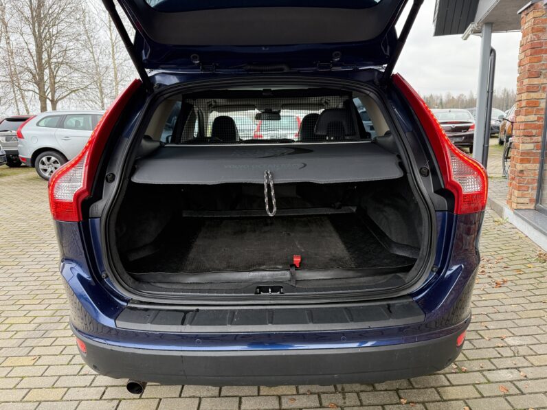 
								VOLVO XC60 pilns									