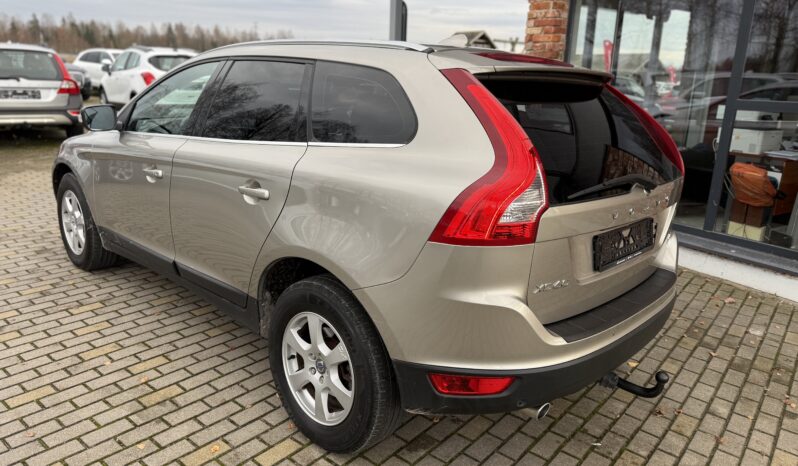 
								VOLVO XC60 pilns									