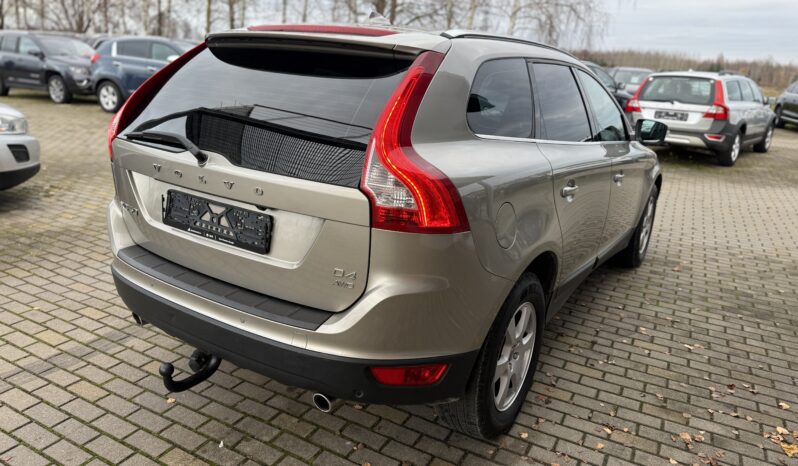 
								VOLVO XC60 pilns									