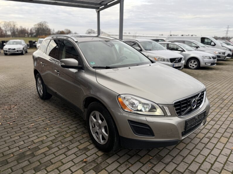 
								VOLVO XC60 pilns									