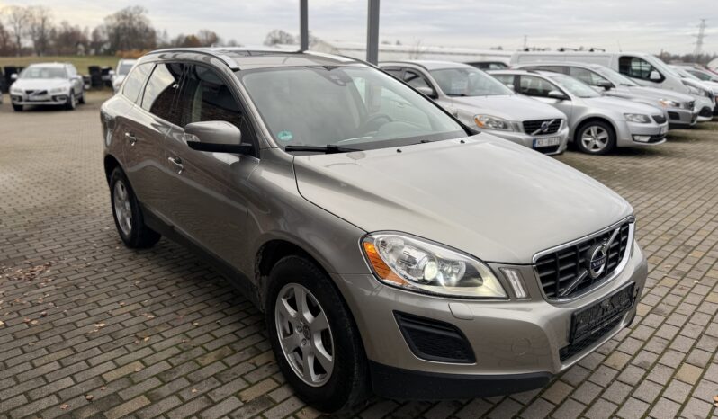 
								VOLVO XC60 pilns									