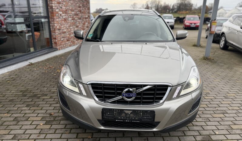 
								VOLVO XC60 pilns									