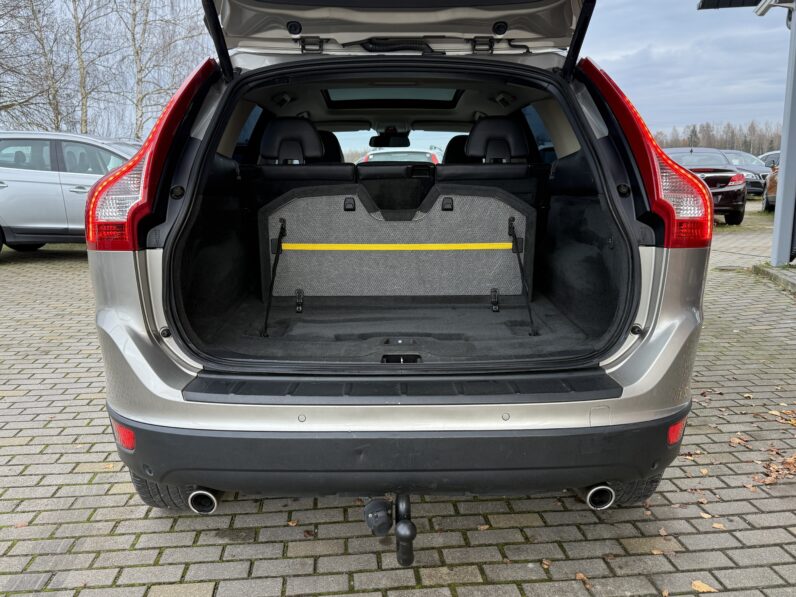 
								VOLVO XC60 pilns									