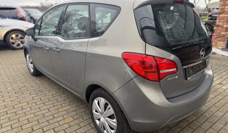 
								OPEL MERIVA pilns									