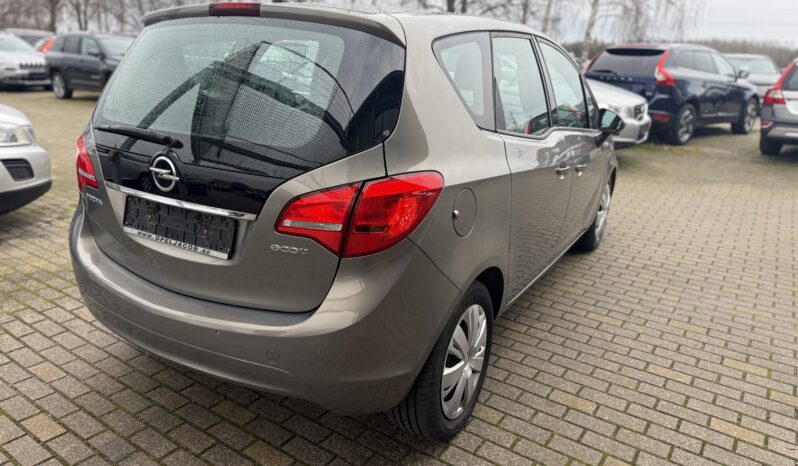 
								OPEL MERIVA pilns									