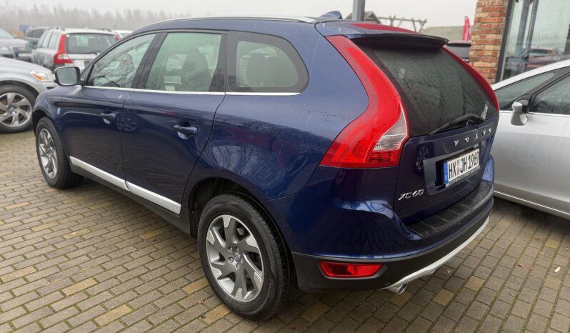 
								VOLVO XC60 pilns									