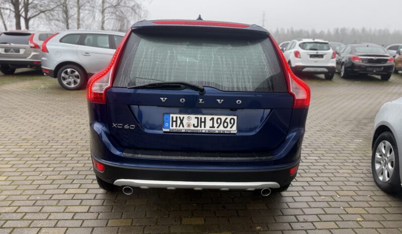 
								VOLVO XC60 pilns									