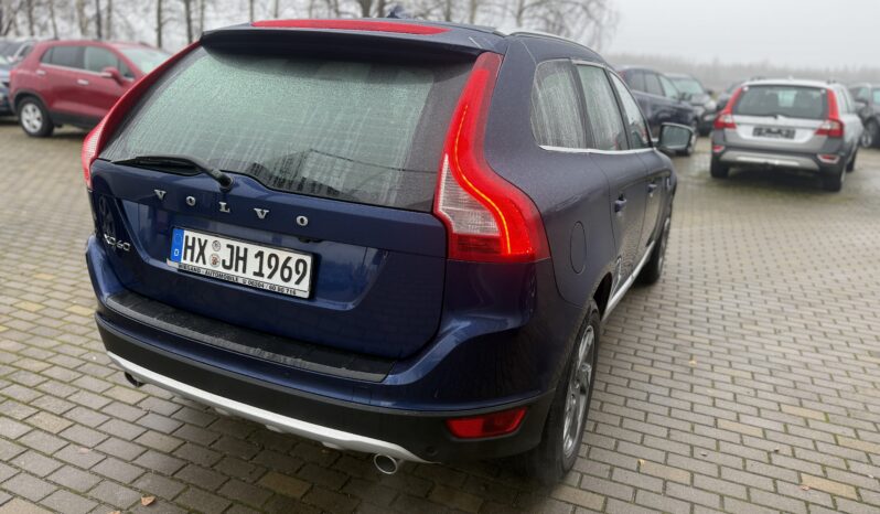 
								VOLVO XC60 pilns									