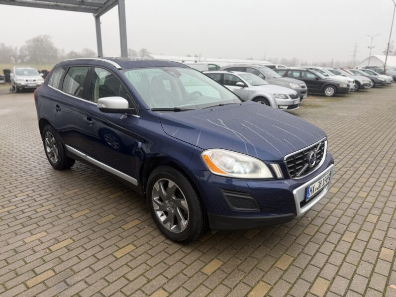 
								VOLVO XC60 pilns									