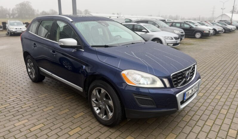 
								VOLVO XC60 pilns									