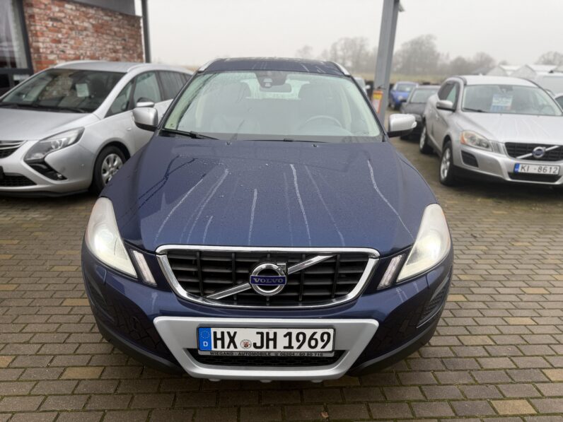 
								VOLVO XC60 pilns									