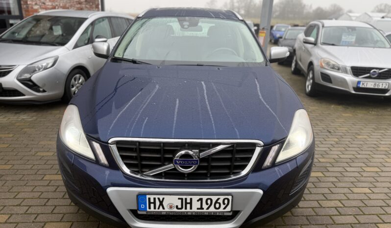 
								VOLVO XC60 pilns									